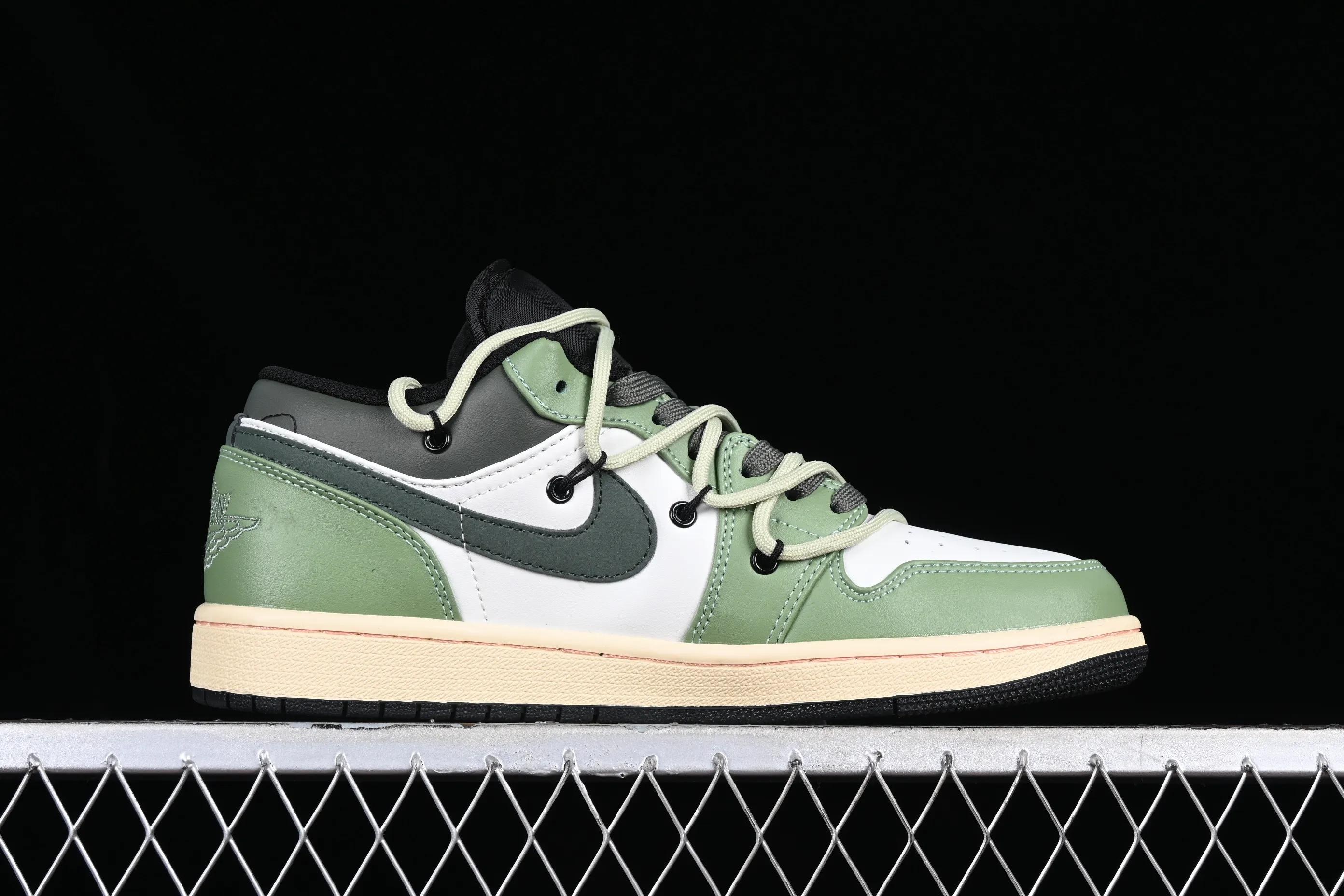 All categories Air Jordan Jordan series basketball shoes Air Jordan 1 Low Z version Air Jordan 1 Low AJ1 Joe 1 strap deconstruction low-top basketball shoes 553558-062